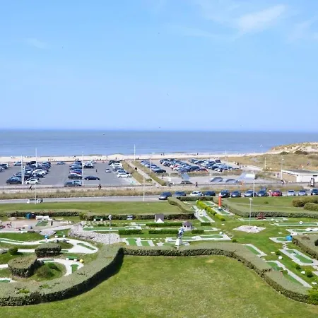 Au Rez De Chaussee Avec Terrasse, Parking Et Proche Mer A - Fr-1-673-9 *